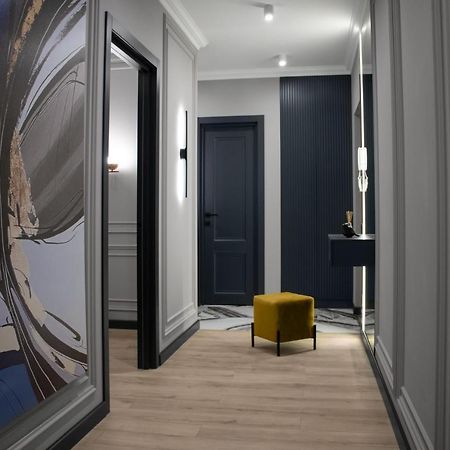 Royal 2 Apartments On Shevchenka 38 Str Lviv Bagian luar foto