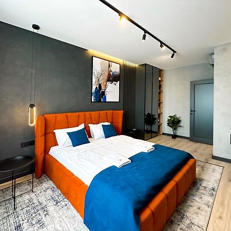 Royal 2 Apartments On Shevchenka 38 Str Lviv Bagian luar foto