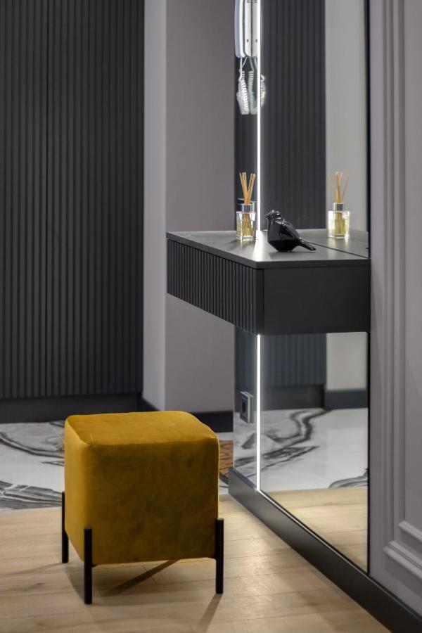 Royal 2 Apartments On Shevchenka 38 Str Lviv Bagian luar foto