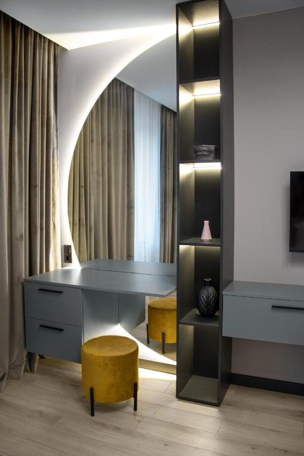 Royal 2 Apartments On Shevchenka 38 Str Lviv Bagian luar foto