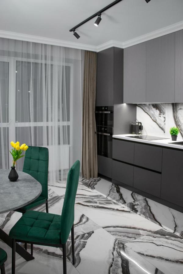 Royal 2 Apartments On Shevchenka 38 Str Lviv Bagian luar foto