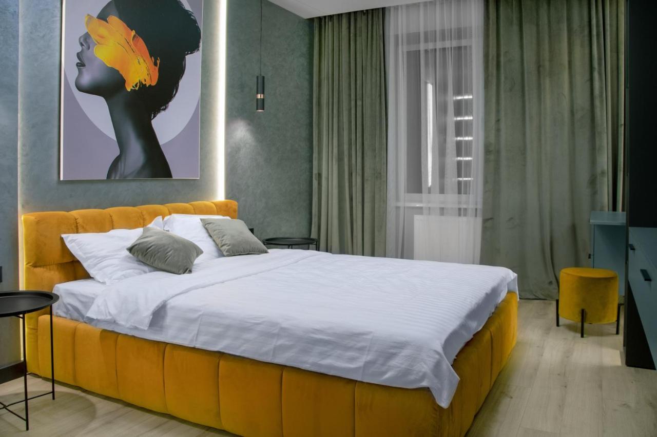 Royal 2 Apartments On Shevchenka 38 Str Lviv Bagian luar foto