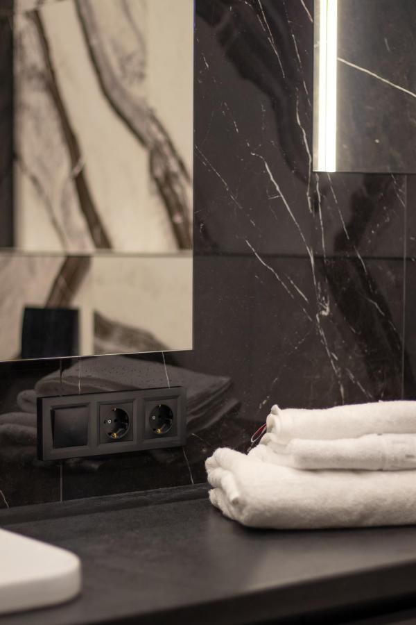 Royal 2 Apartments On Shevchenka 38 Str Lviv Bagian luar foto