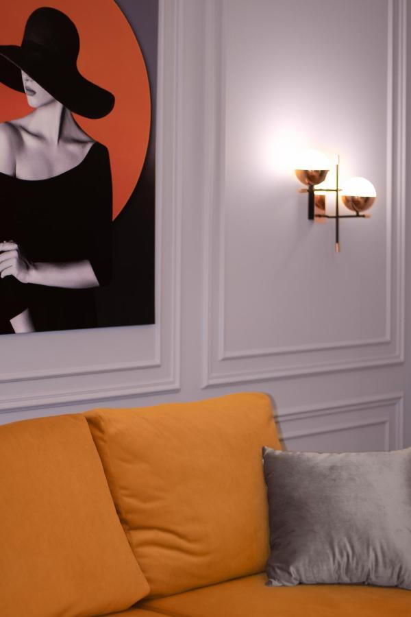 Royal 2 Apartments On Shevchenka 38 Str Lviv Bagian luar foto