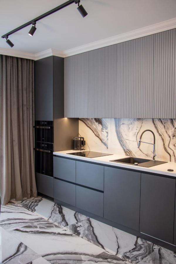 Royal 2 Apartments On Shevchenka 38 Str Lviv Bagian luar foto