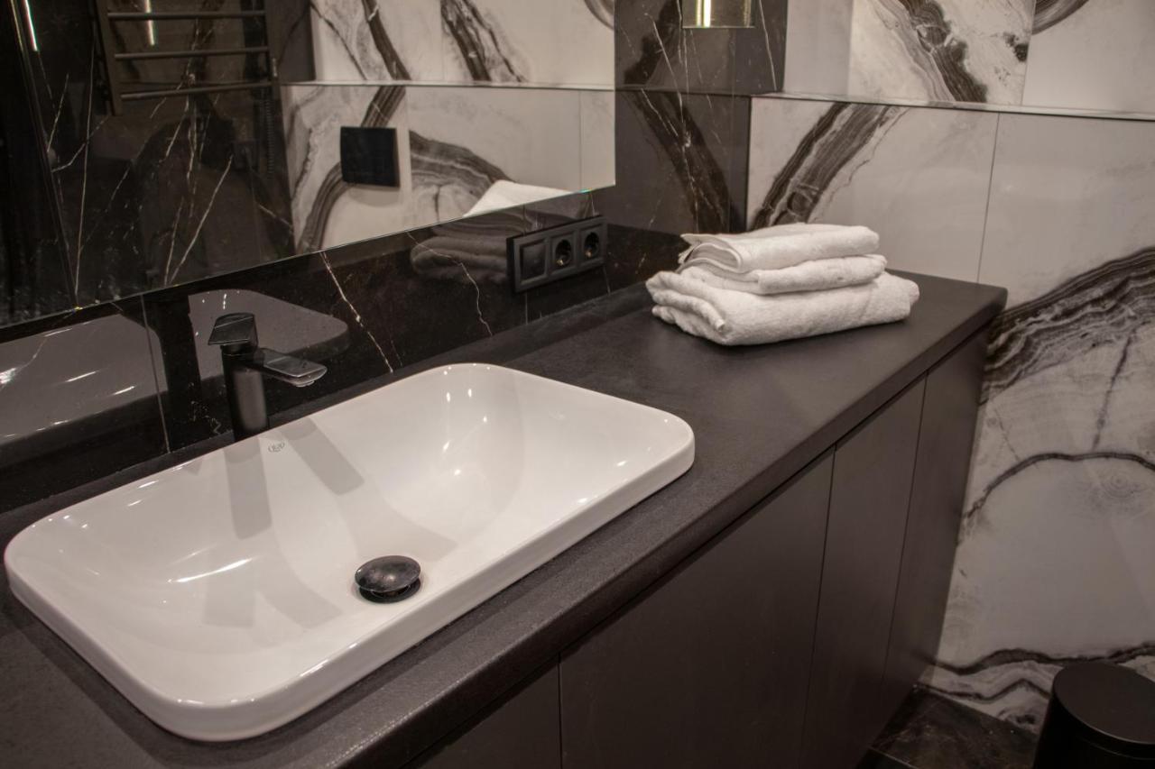 Royal 2 Apartments On Shevchenka 38 Str Lviv Bagian luar foto