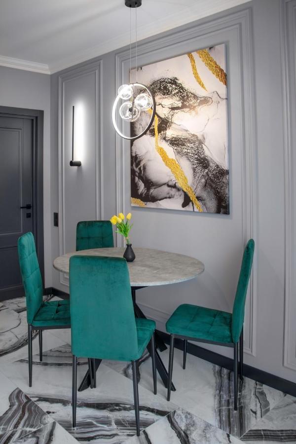 Royal 2 Apartments On Shevchenka 38 Str Lviv Bagian luar foto