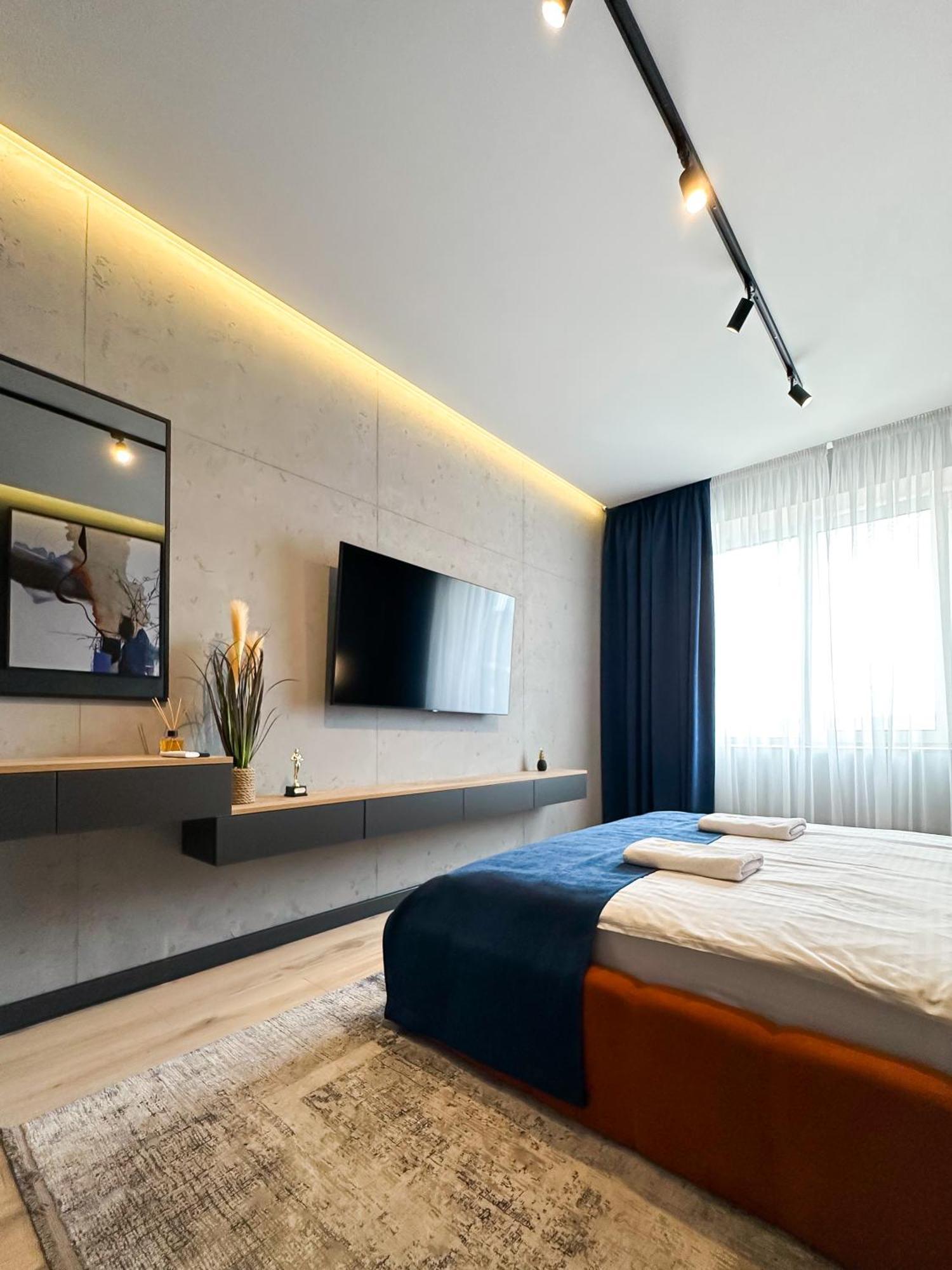 Royal 2 Apartments On Shevchenka 38 Str Lviv Bagian luar foto