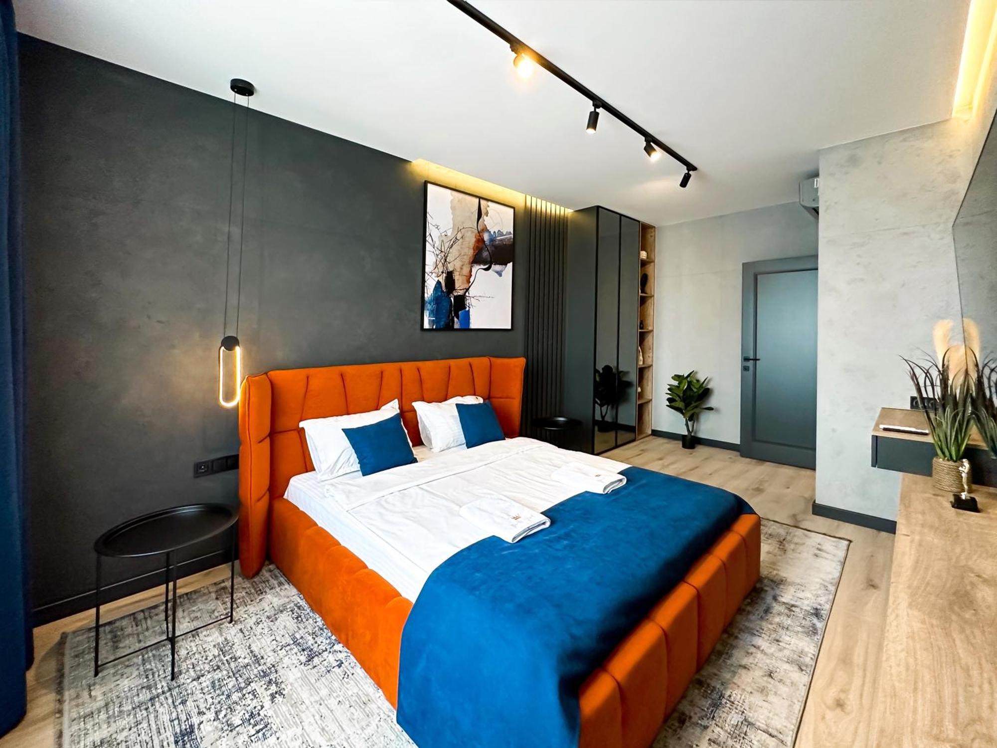 Royal 2 Apartments On Shevchenka 38 Str Lviv Bagian luar foto