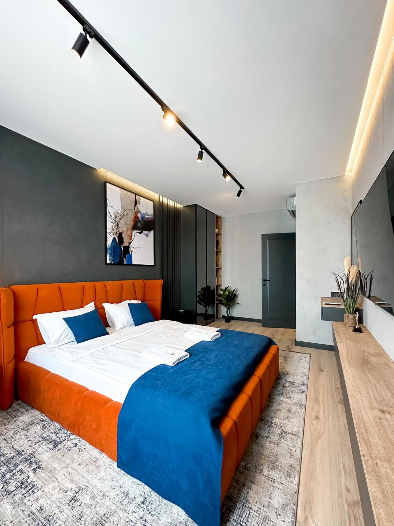 Royal 2 Apartments On Shevchenka 38 Str Lviv Bagian luar foto