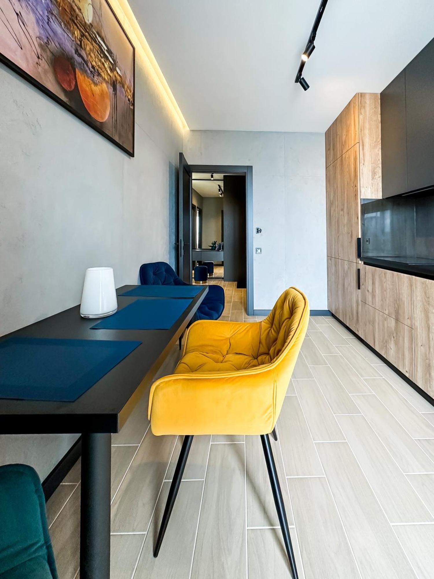 Royal 2 Apartments On Shevchenka 38 Str Lviv Bagian luar foto